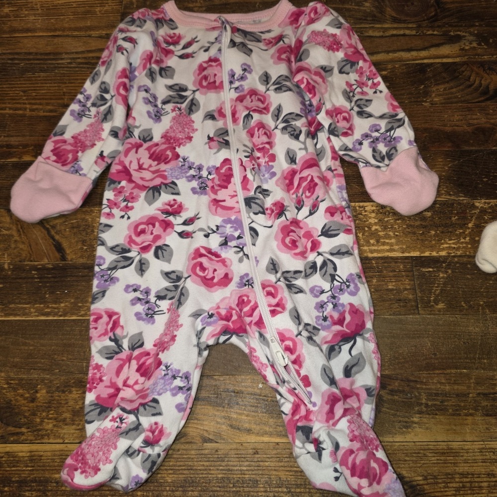 Baby Girl Size Newborn 9 piece Lot Infant Bodysuits Sleepers Pants Bundle - Picture 3 of 9